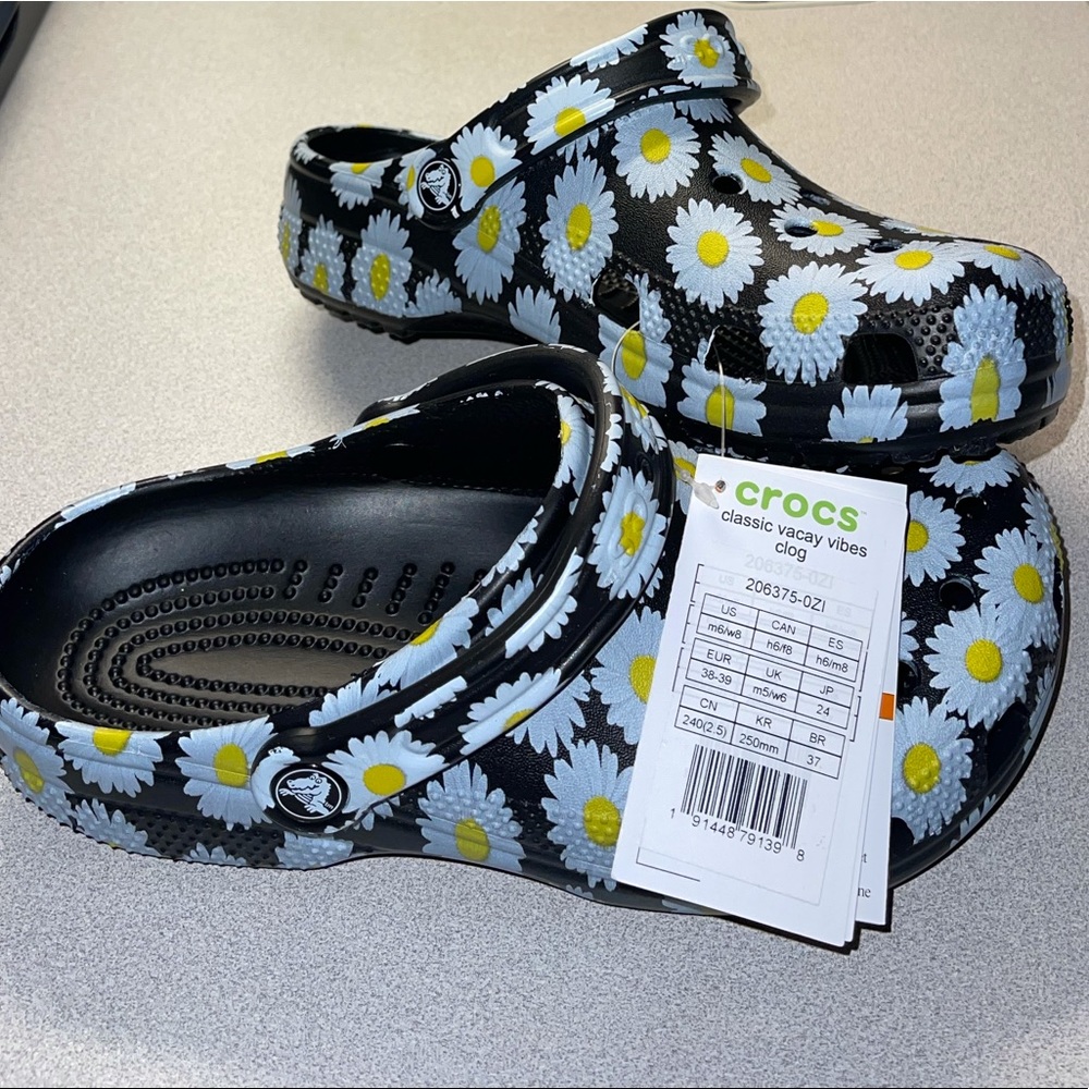 Women’s Crocs  🐊
